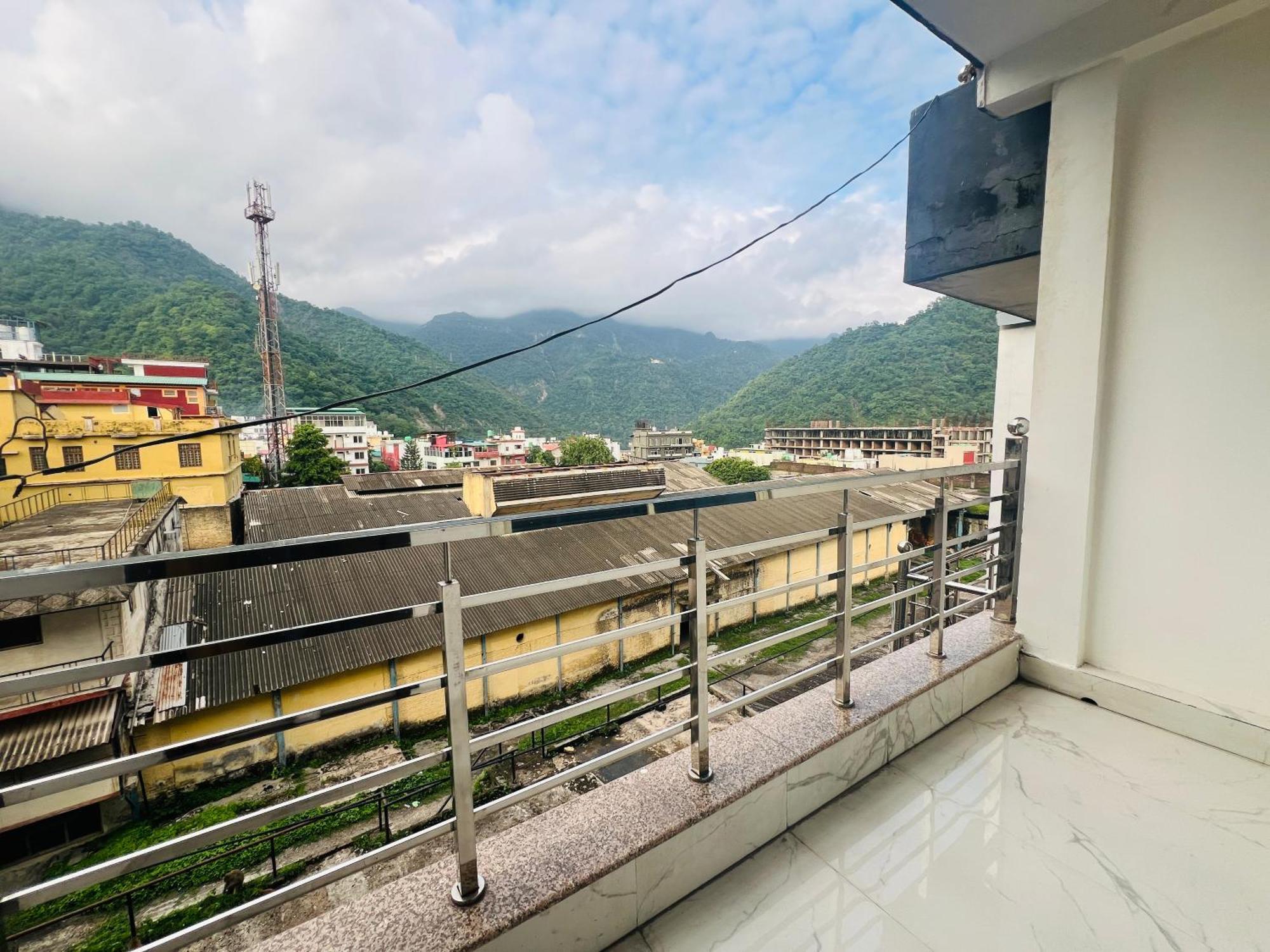 The Royal Galaxy Hotel Rishikesh Exterior photo