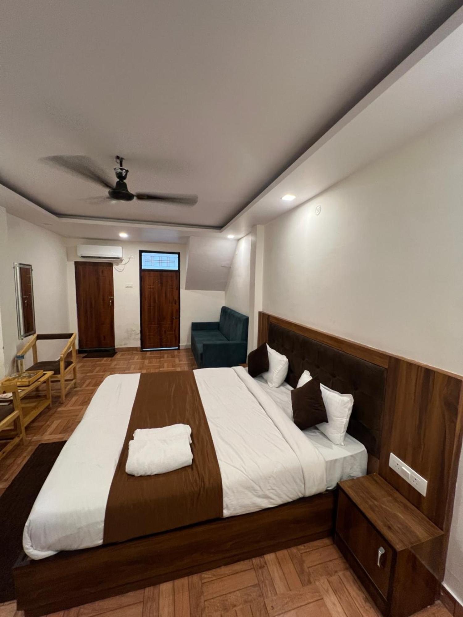 The Royal Galaxy Hotel Rishikesh Exterior photo
