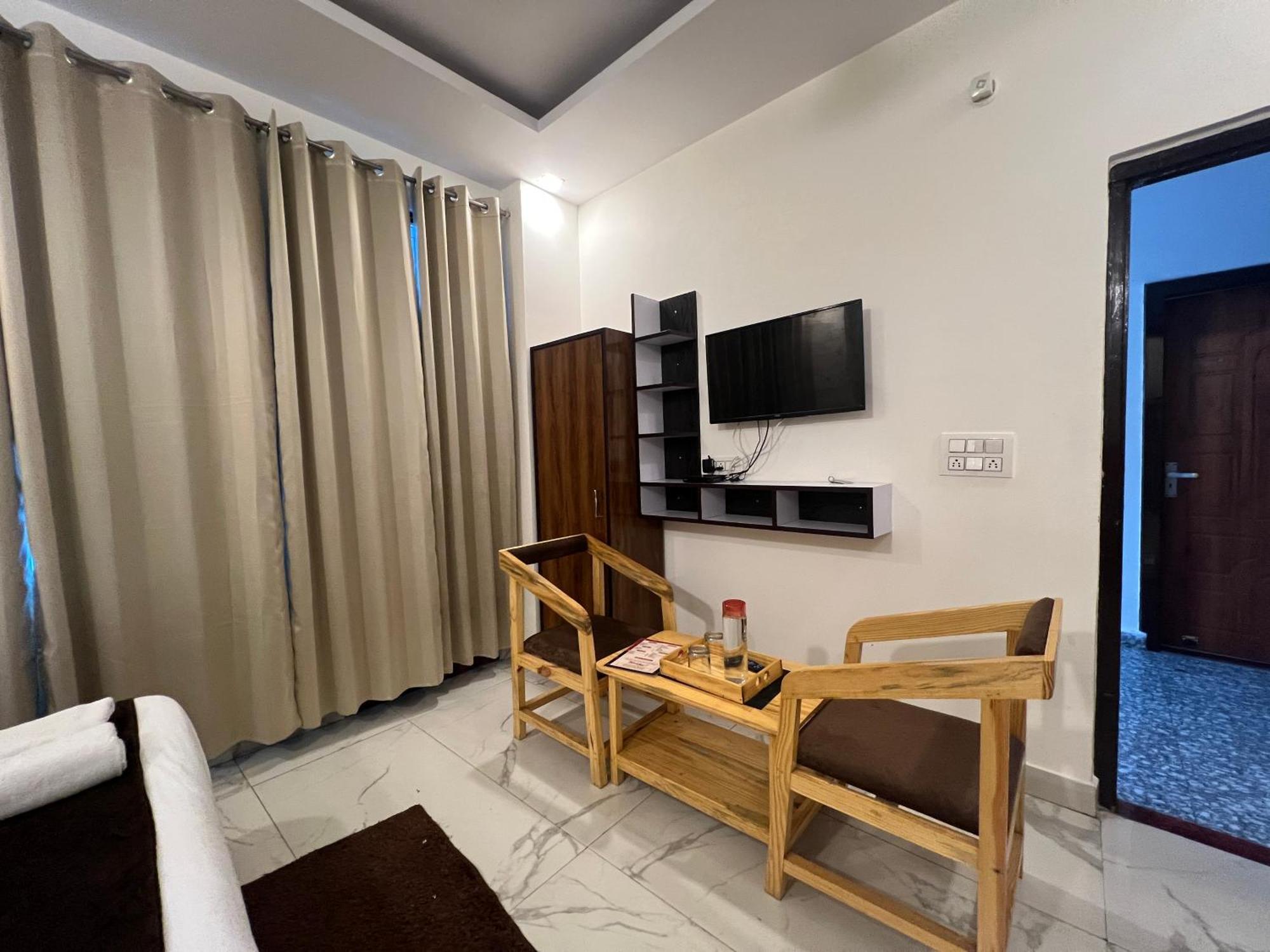 The Royal Galaxy Hotel Rishikesh Exterior photo